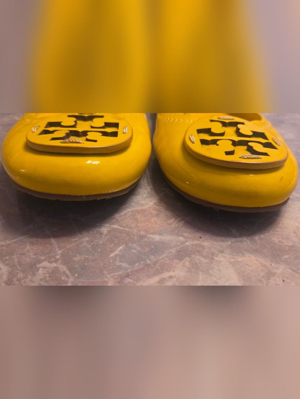 Tory Burch Yellow Patent Logo Ballet Flats - Picture 2 of 7